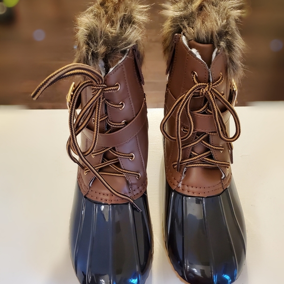 **SOLD OUT** Duck Boots/Rainboots - Picture 2 of 2